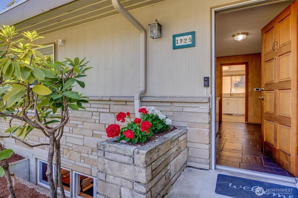 Photo of 1925 SW 167th Street, Burien, WA 98166 (MLS # 2553180)