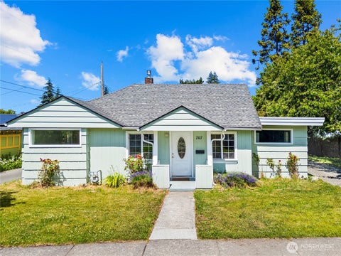 Photo of 707 York Street, Bellingham, WA 98225 (MLS # 2533913)