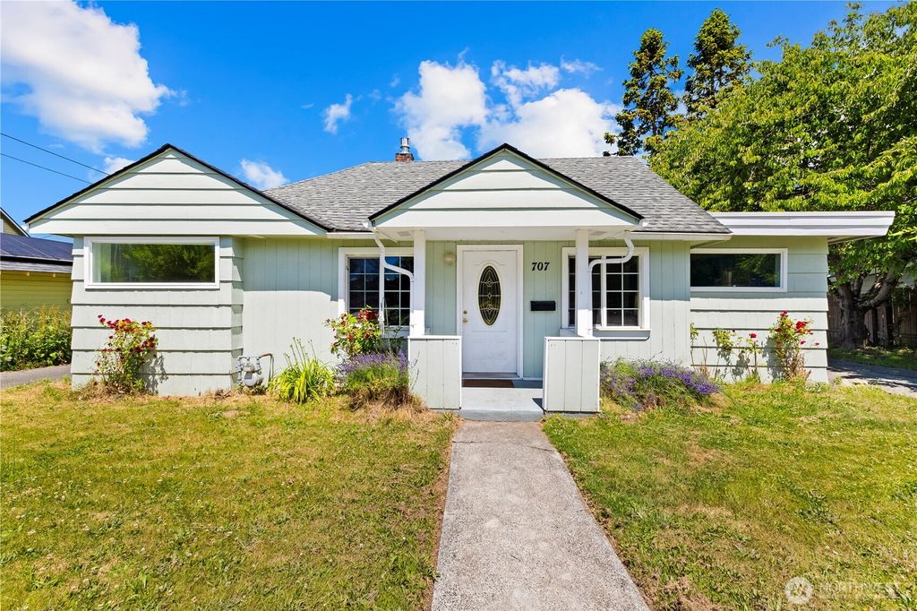 Photo of 707 York Street, Bellingham, WA 98225 (MLS # 2533913)
