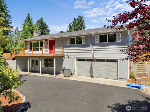 Photo of 629 43rd Avenue SW, Puyallup, WA 98373 (MLS # 2560444)