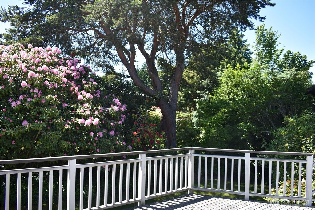 Photo of 5004 27th Avenue W, Everett, WA 98203 (MLS # 2396854)