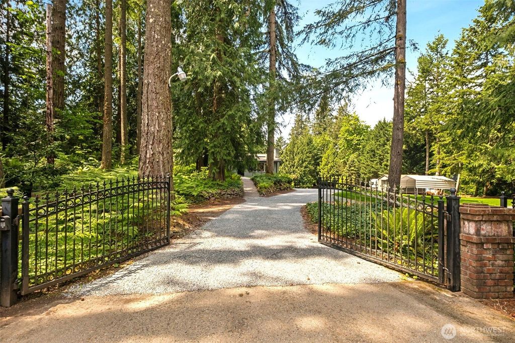 Photo of 14531 262 Avenue SE, Issaquah, WA 98027 (MLS # 2398709)