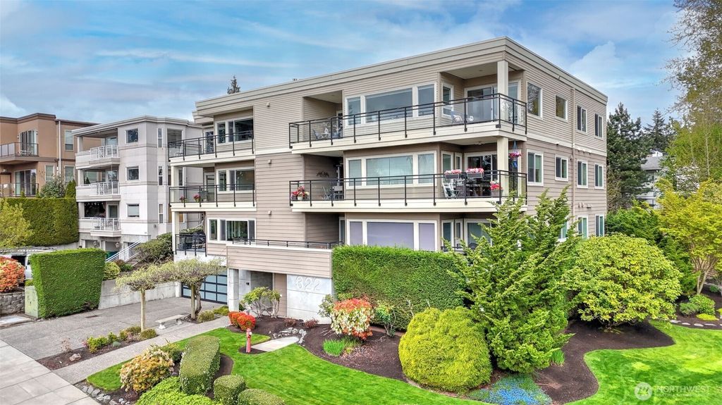Photo of 322 5th Avenue #202, Kirkland, WA 98033 (MLS # 2357314)