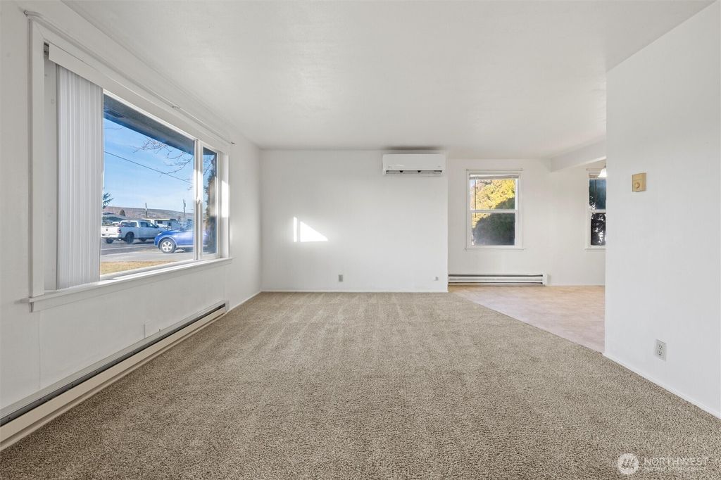 Photo of 172 D Street SE, Ephrata, WA 98823 (MLS # 2466743)