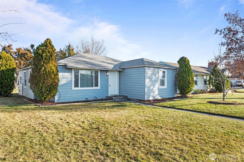Photo of 172 D Street SE, Ephrata, WA 98823 (MLS # 2466743)