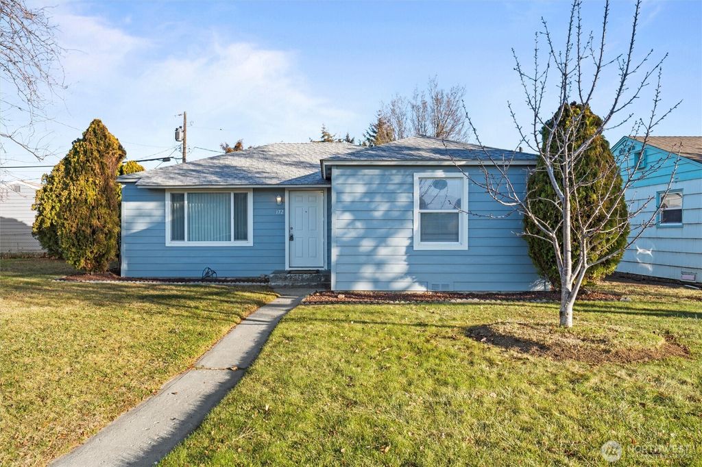 Photo of 172 D Street SE, Ephrata, WA 98823 (MLS # 2466743)