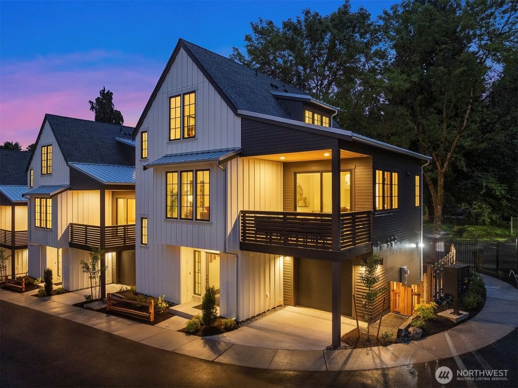 Photo of 2224 NE 125th Street, Seattle, WA 98125 (MLS # 2432624)