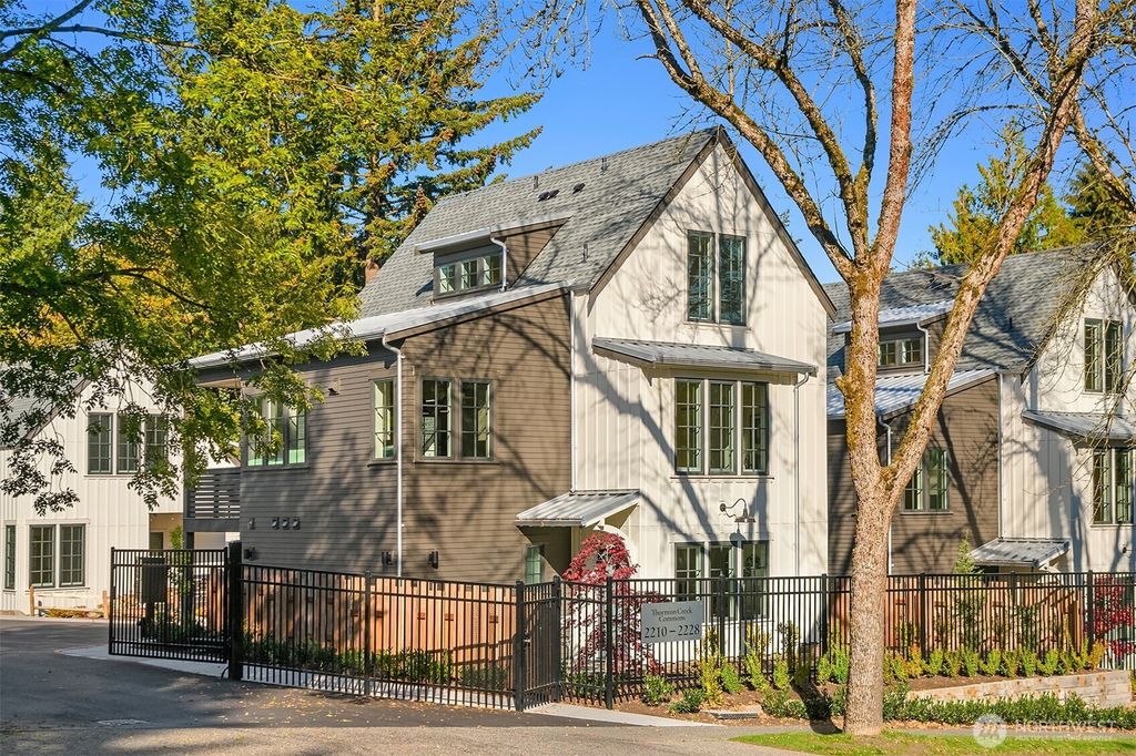 Photo of 2224 NE 125th Street, Seattle, WA 98125 (MLS # 2432624)
