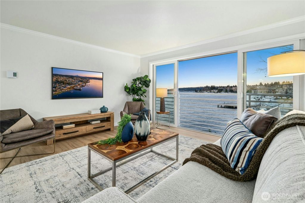 Photo of 733 Lake Street S #202, Kirkland, WA 98033 (MLS # 2478198)