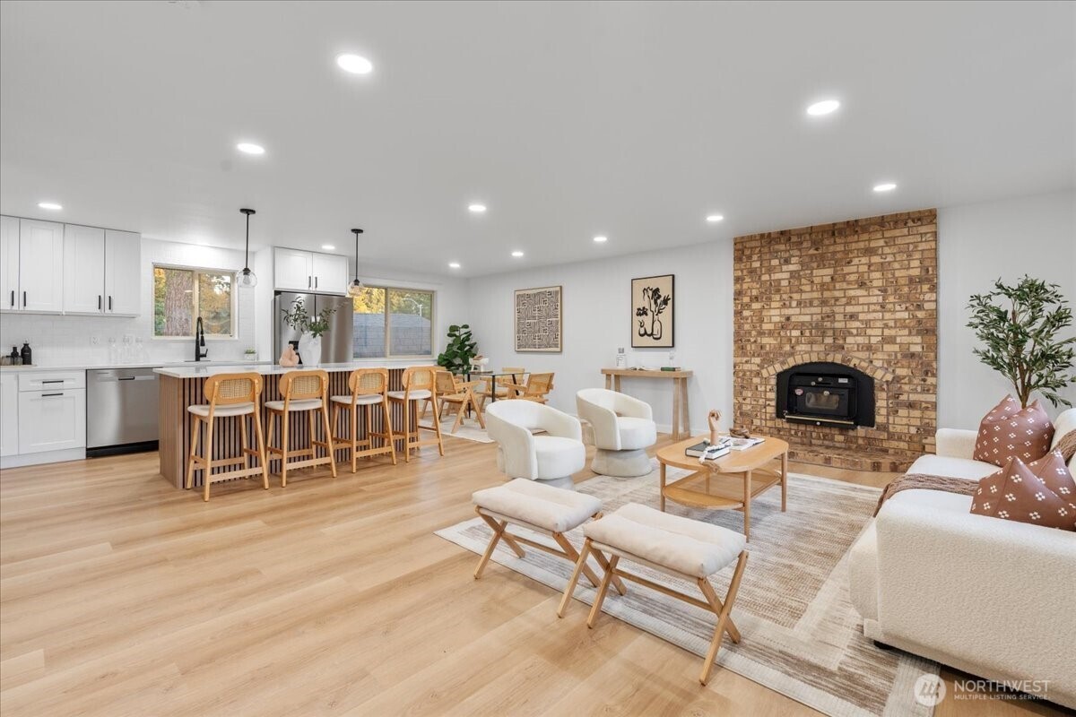 6651 E Grandview Avenue