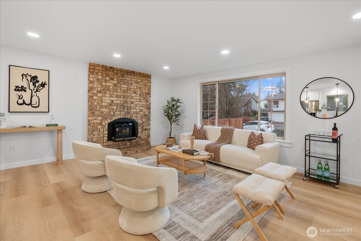 6651 E Grandview Avenue