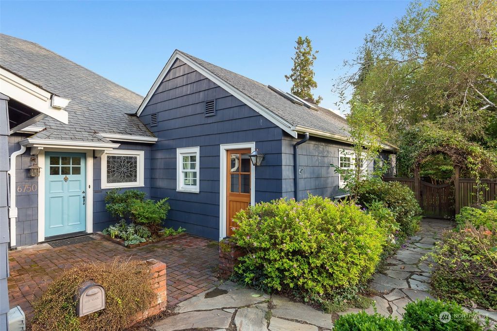 Photo of 6750 55th Avenue S, Seattle, WA 98118 (MLS # 2292210)