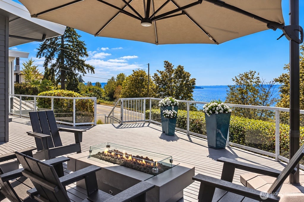 Photo of 500 Waverly Way, Kirkland, WA 98033 (MLS # 2585929)