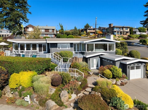 Photo of 500 Waverly Way, Kirkland, WA 98033 (MLS # 2585929)