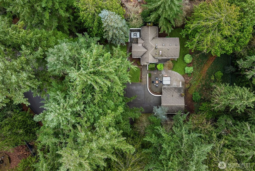 Photo of 17899 40th Avenue NE, Lake Forest Park, WA 98155 (MLS # 2468458)