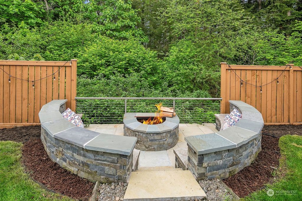 Photo of 9412 Raines Avenue SE, Snoqualmie, WA 98065 (MLS # 2072673)