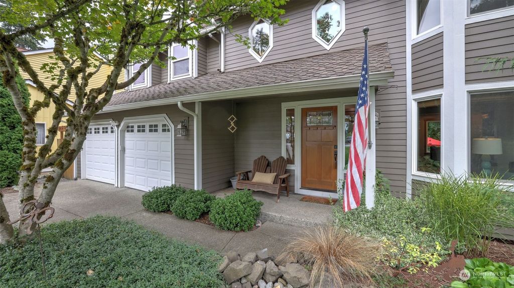 Photo of 24124 SE 42nd Street, Sammamish, WA 98029 (MLS # 2286107)