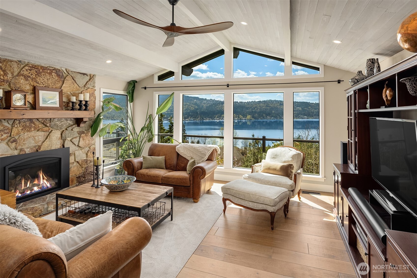 Sammamish, Washington, 98075, United States, 5 Bedrooms Bedrooms, ,4 BathroomsBathrooms,Residential,Active,2035111