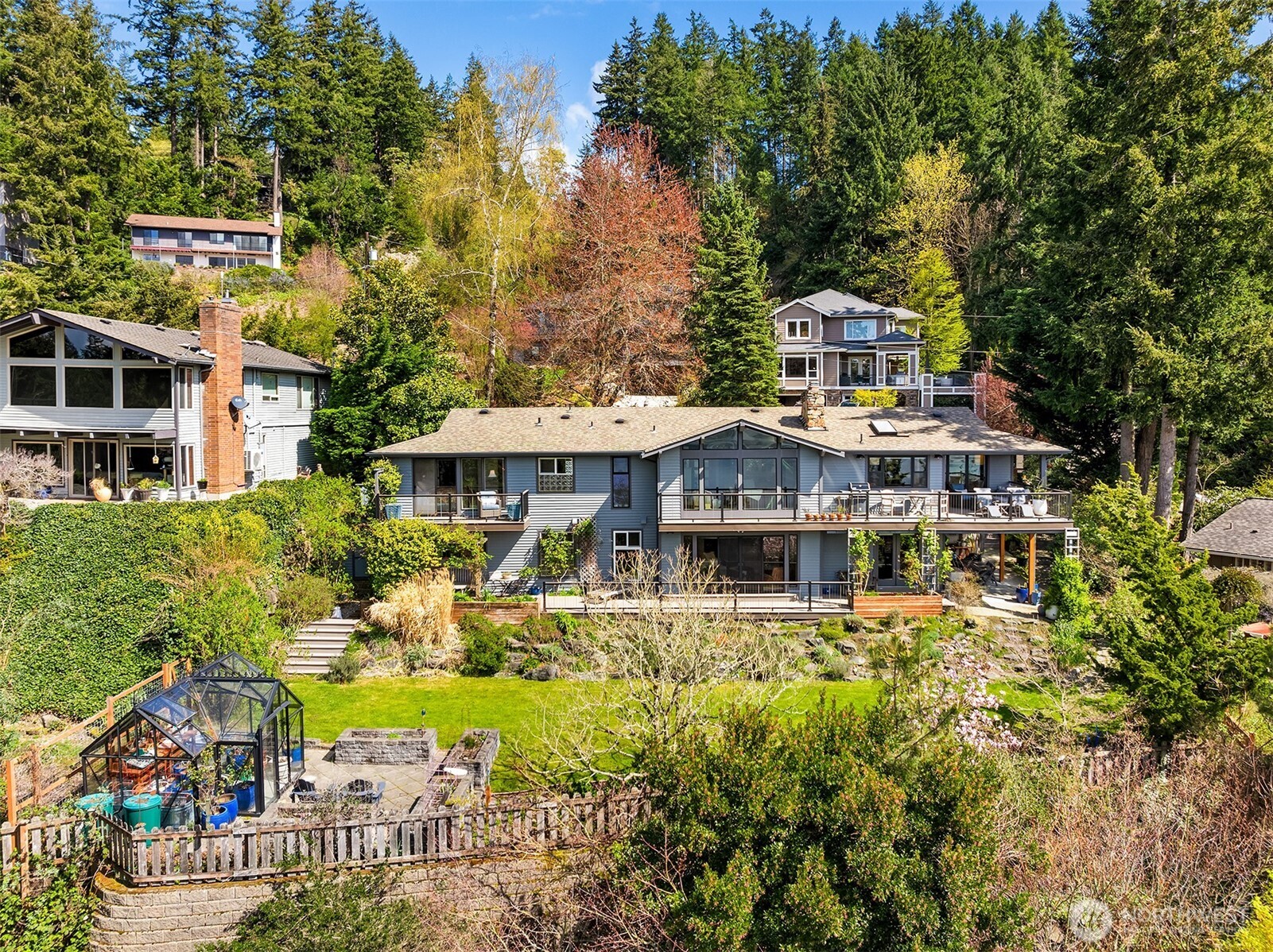 Sammamish, Washington, 98075, United States, 5 Bedrooms Bedrooms, ,4 BathroomsBathrooms,Residential,Active,2035111