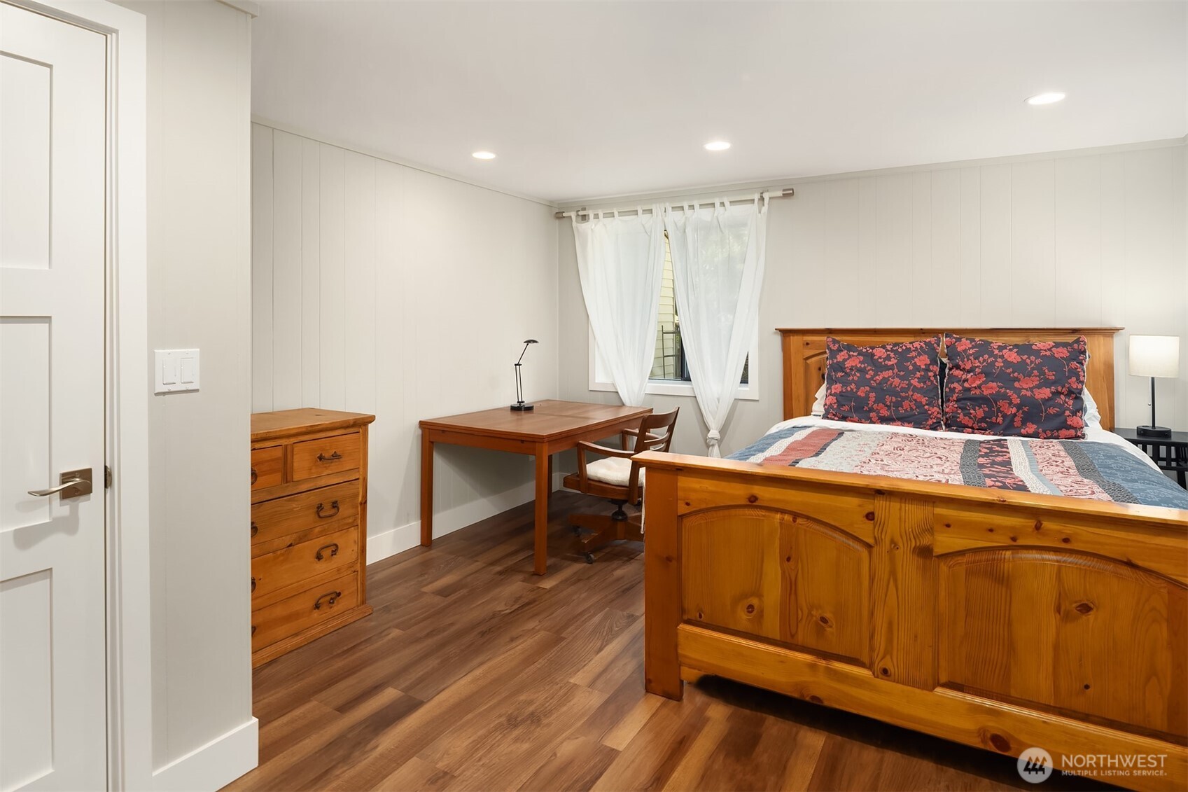 Sammamish, Washington, 98075, United States, 5 Bedrooms Bedrooms, ,4 BathroomsBathrooms,Residential,Active,2035111