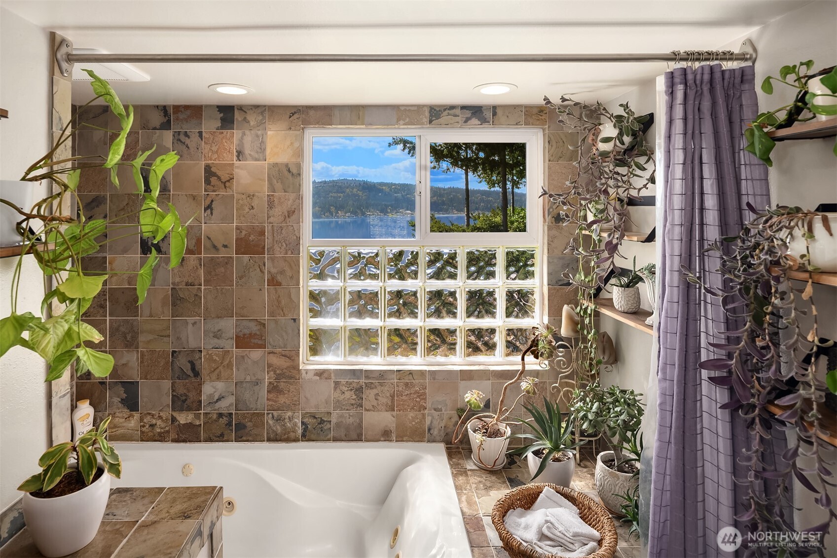 Sammamish, Washington, 98075, United States, 5 Bedrooms Bedrooms, ,4 BathroomsBathrooms,Residential,Active,2035111