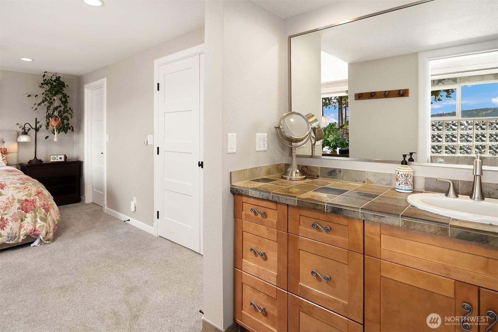 Sammamish, Washington, 98075, United States, 5 Bedrooms Bedrooms, ,4 BathroomsBathrooms,Residential,Active,2035111