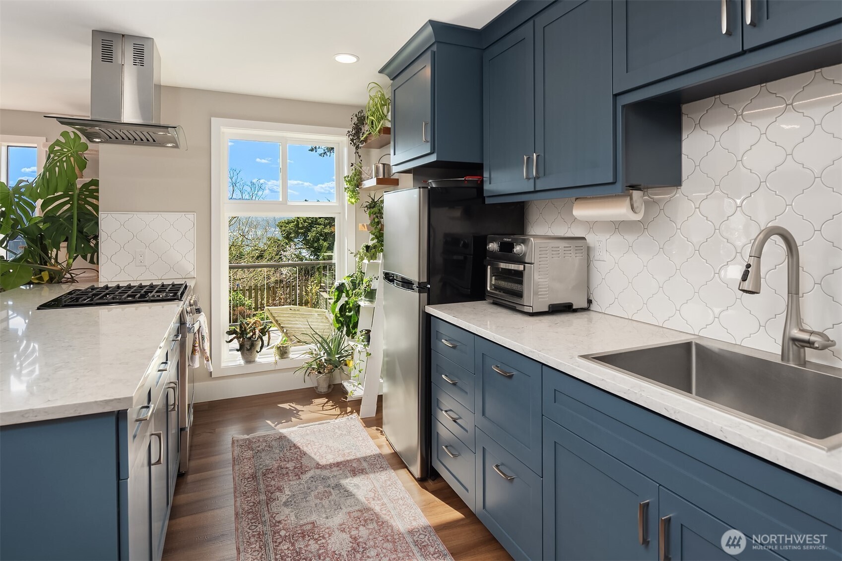 Sammamish, Washington, 98075, United States, 5 Bedrooms Bedrooms, ,4 BathroomsBathrooms,Residential,Active,2035111
