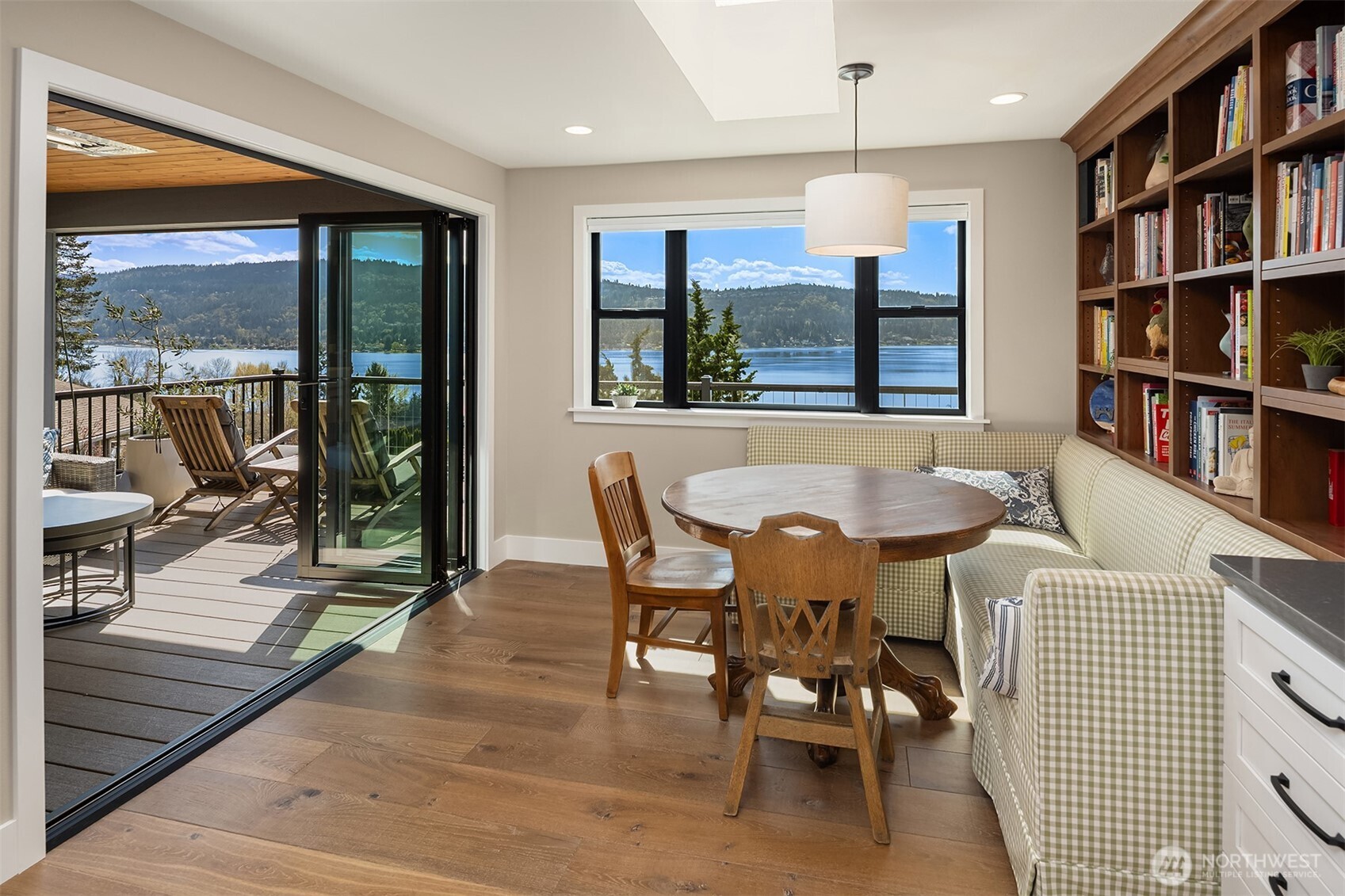 Sammamish, Washington, 98075, United States, 5 Bedrooms Bedrooms, ,4 BathroomsBathrooms,Residential,Active,2035111
