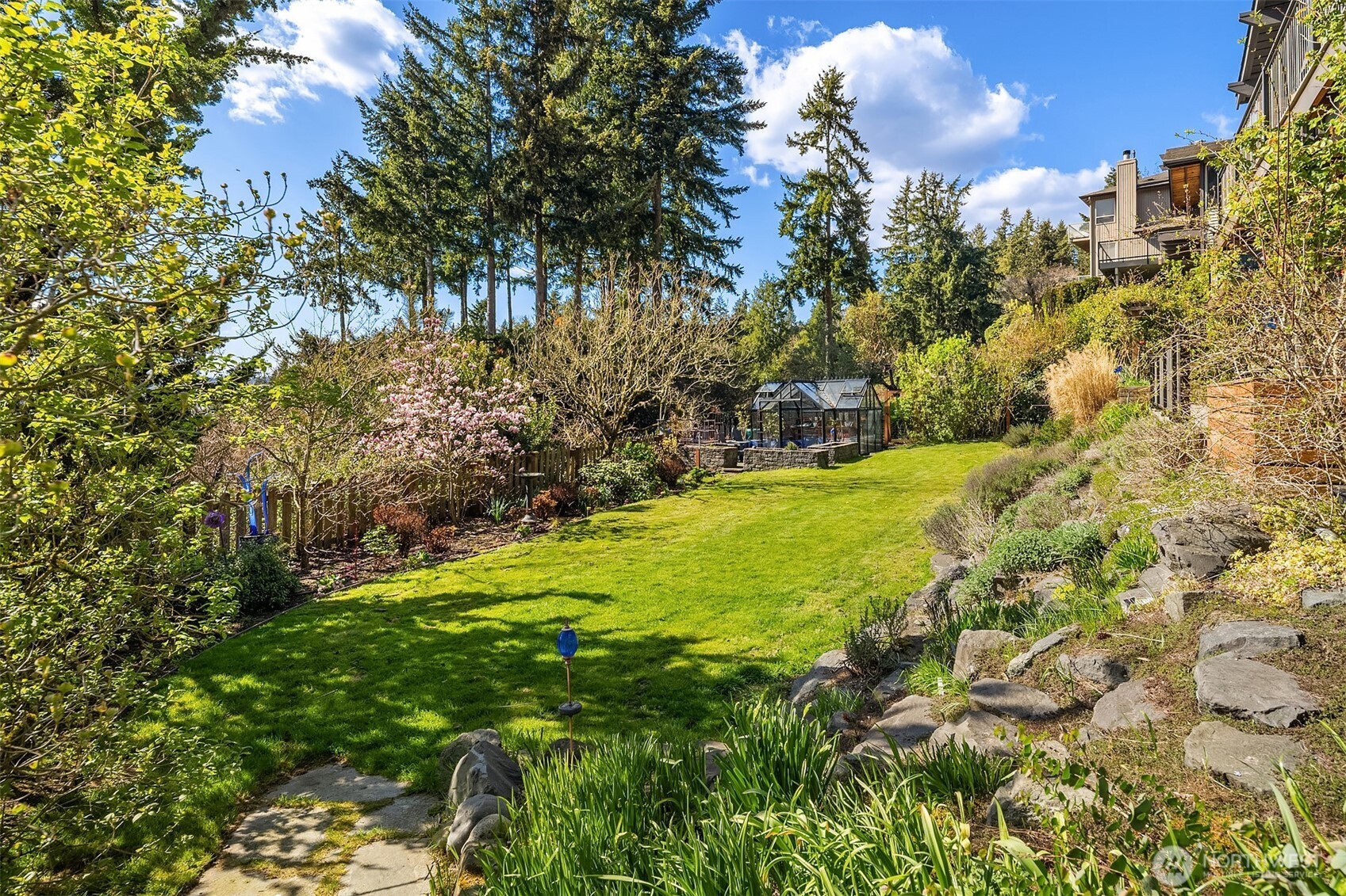 Sammamish, Washington, 98075, United States, 5 Bedrooms Bedrooms, ,4 BathroomsBathrooms,Residential,Active,2035111