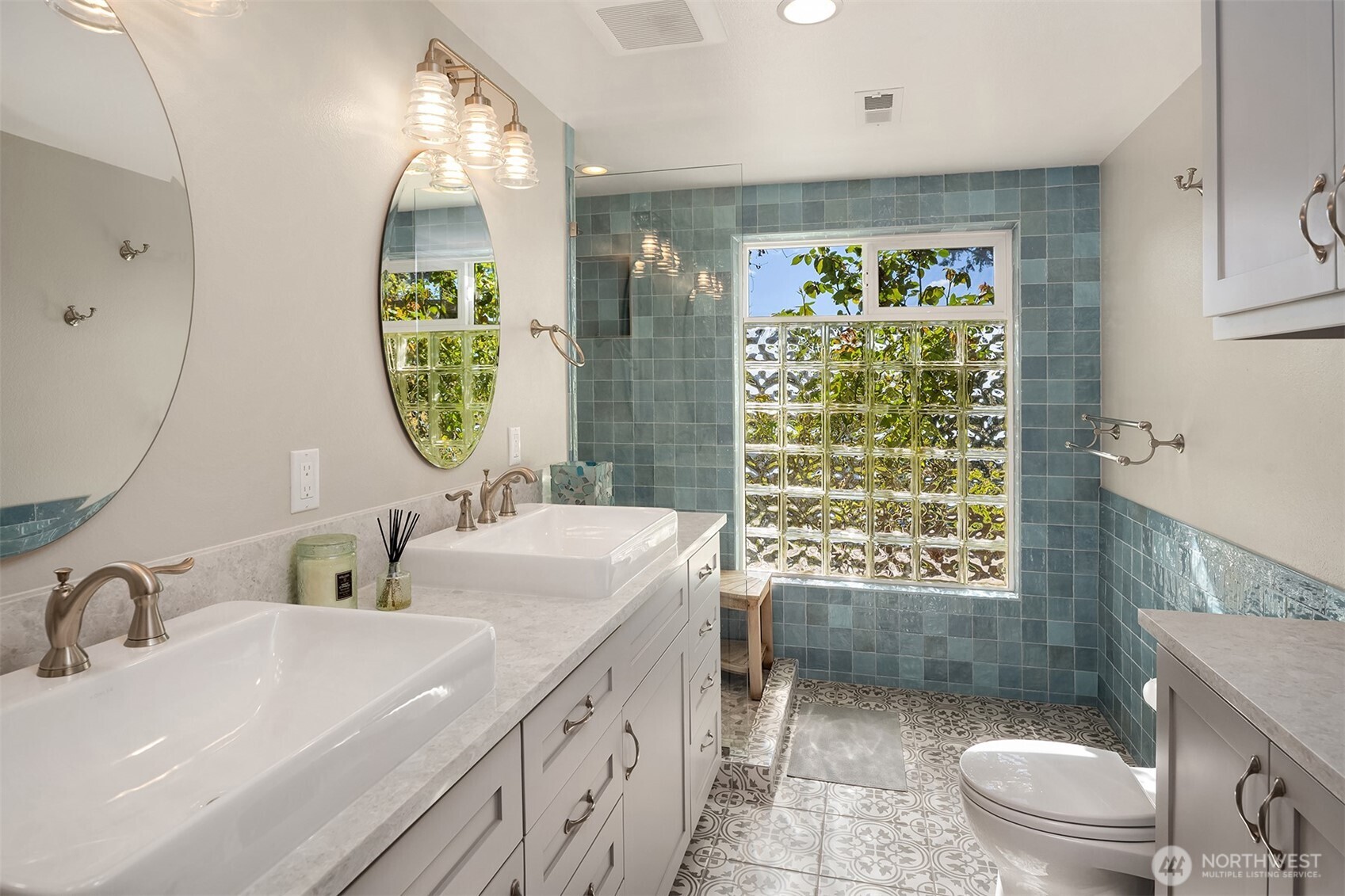 Sammamish, Washington, 98075, United States, 5 Bedrooms Bedrooms, ,4 BathroomsBathrooms,Residential,Active,2035111