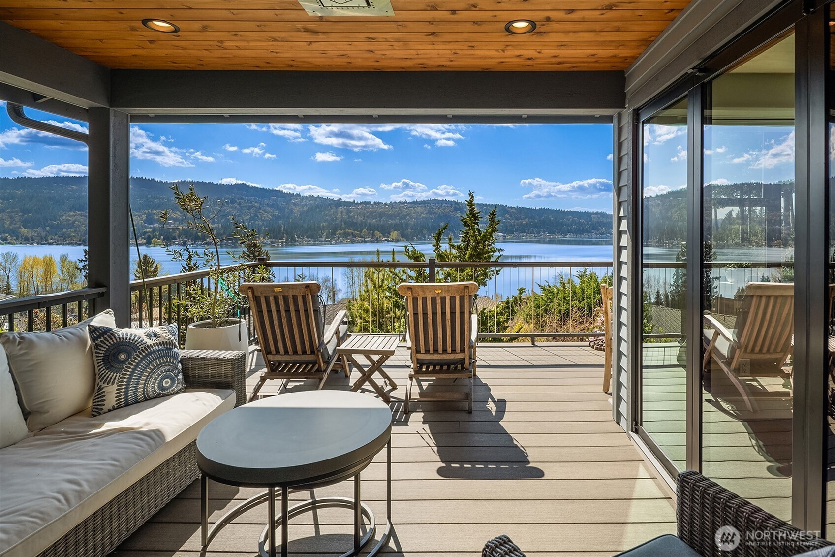 Sammamish, Washington, 98075, United States, 5 Bedrooms Bedrooms, ,4 BathroomsBathrooms,Residential,Active,2035111