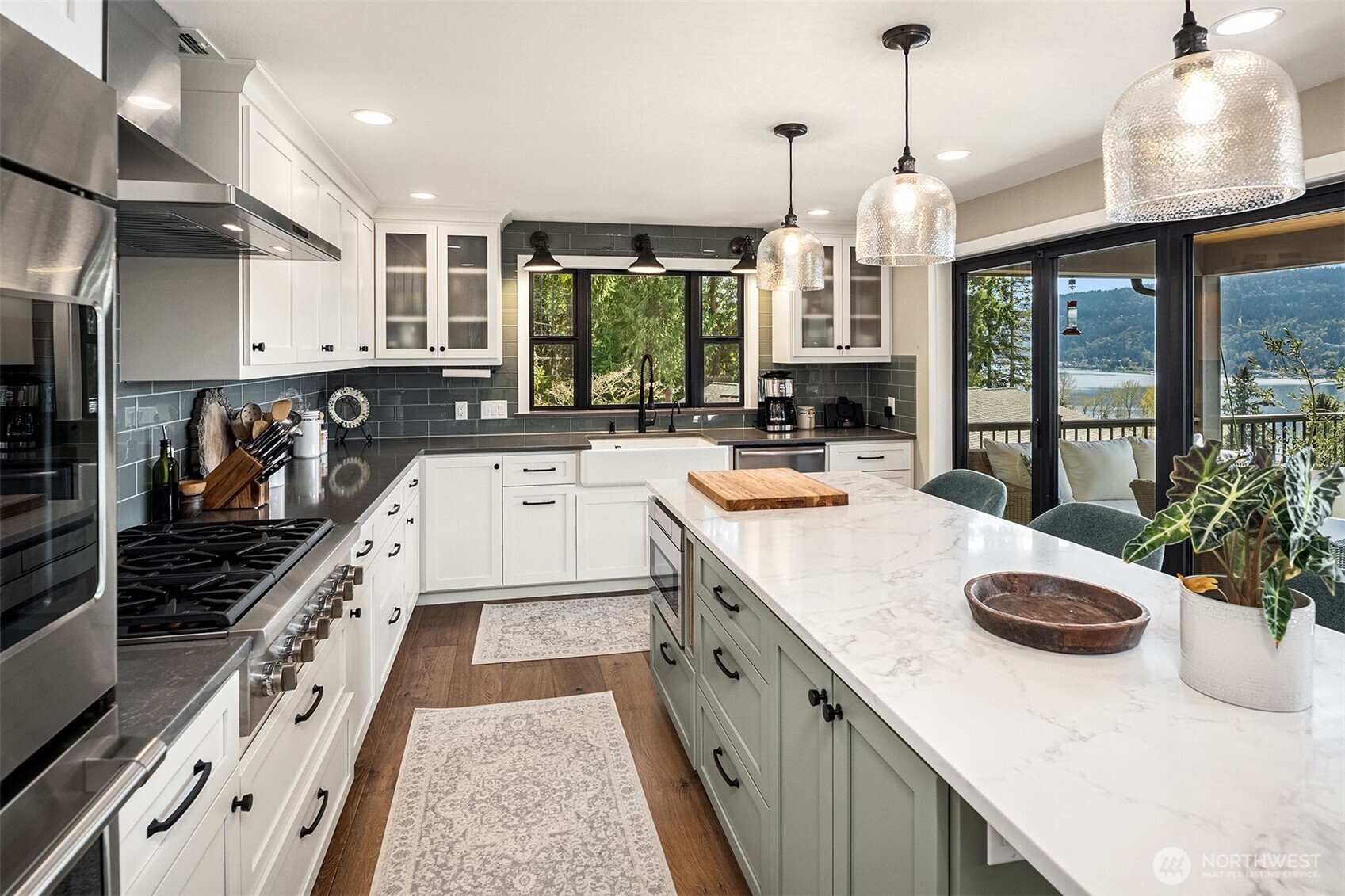 Sammamish, Washington, 98075, United States, 5 Bedrooms Bedrooms, ,4 BathroomsBathrooms,Residential,Active,2035111