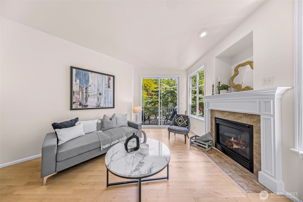 Photo of 6547 5th Avenue NE #B, Seattle, WA 98115 (MLS # 2370967)