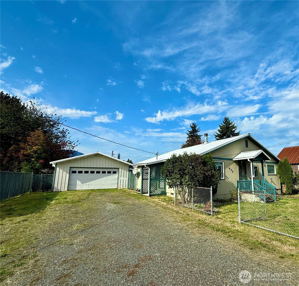 Photo of 625 S Emens Ave, Darrington, WA 98241 (MLS # 2436392)