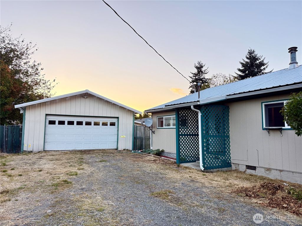 Photo of 625 S Emens Ave, Darrington, WA 98241 (MLS # 2436392)