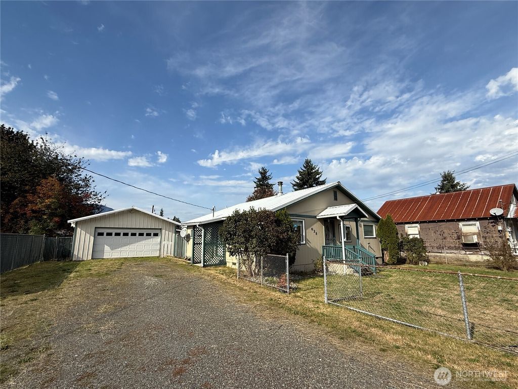Photo of 625 S Emens Ave, Darrington, WA 98241 (MLS # 2436392)
