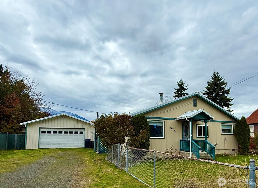 Photo of 625 S Emens Ave, Darrington, WA 98241 (MLS # 2436392)