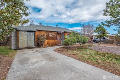 Photo of 219 K Street SW, Quincy, WA 98848 (MLS # 2348610)