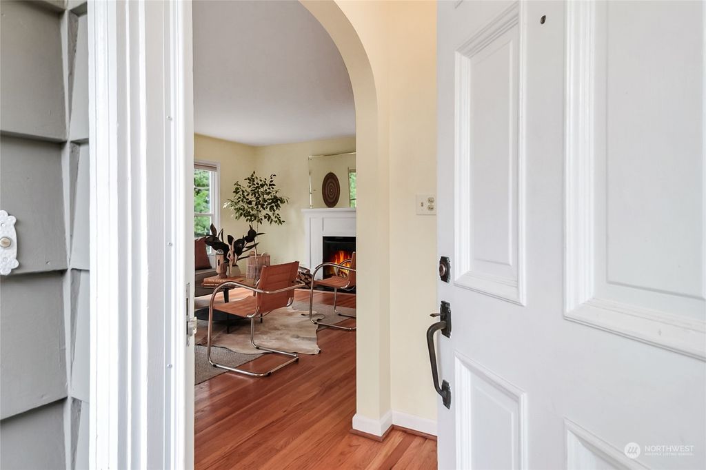Photo of 11307 24th Avenue NE, Seattle, WA 98125 (MLS # 2061466)