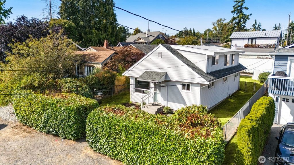 Photo of 724 N 104th Street, Seattle, WA 98133 (MLS # 2431246)