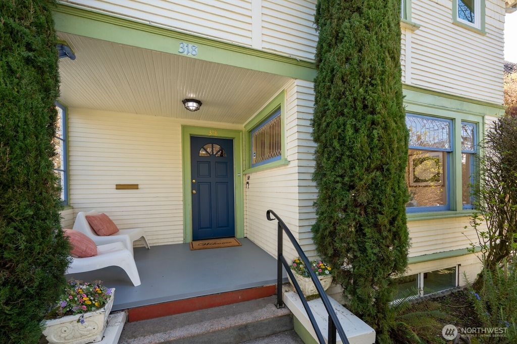 Photo of 318 18th Avenue E, Seattle, WA 98112 (MLS # 2504854)