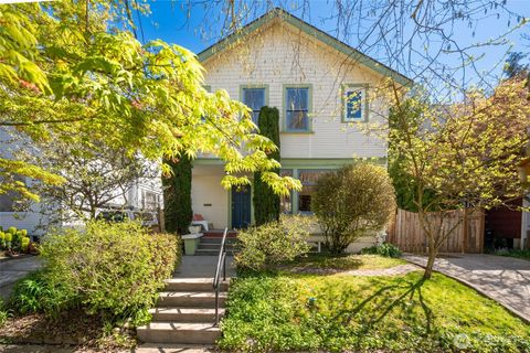 Photo of 318 18th Avenue E, Seattle, WA 98112 (MLS # 2504854)