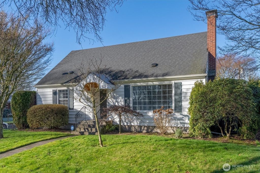 Photo of 1403 18th Avenue, Longview, WA 98632 (MLS # 2467631)