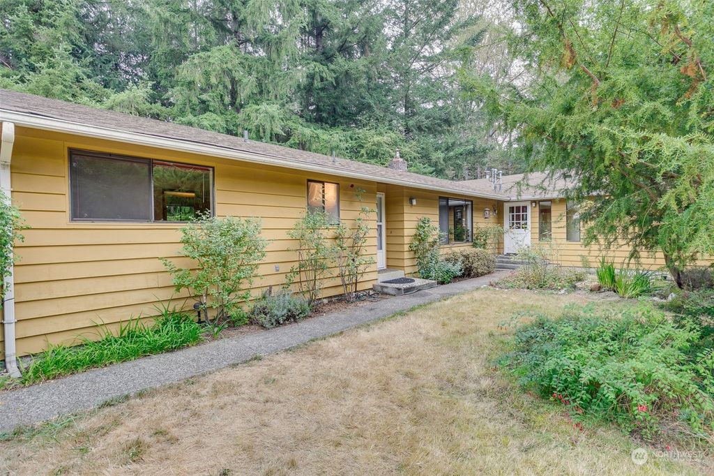 Photo of 12401 60th Street SE, Snohomish, WA 98290 (MLS # 1983924)