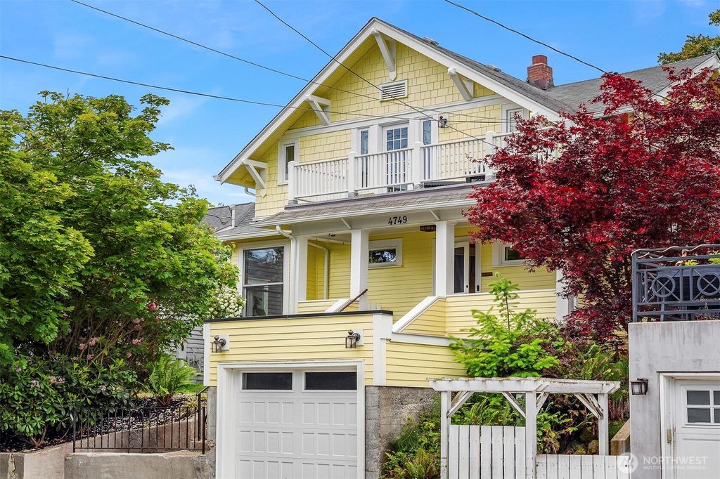 Photo of 4749 Thackeray Place NE, Seattle, WA 98105 (MLS # 2382610)