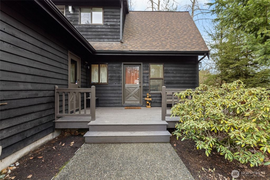 Photo of 1110 15th Avenue SW, Puyallup, WA 98371 (MLS # 2476998)