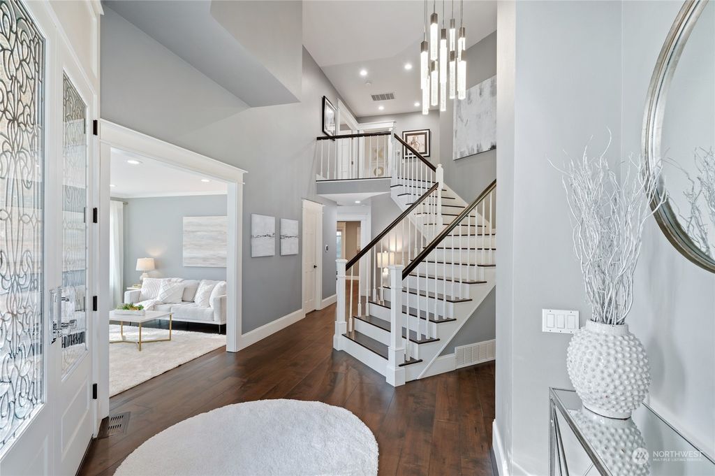 Photo of 13540 NE 54th Place, Bellevue, WA 98005 (MLS # 2198051)