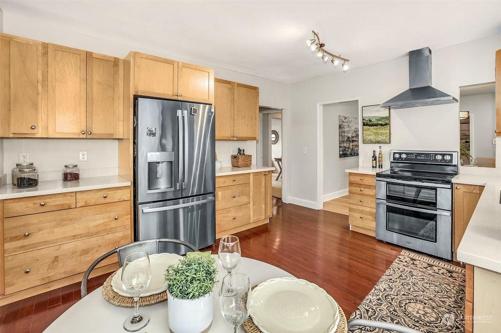 Photo of 5551 35th Avenue NE, Seattle, WA 98105 (MLS # 2063041)