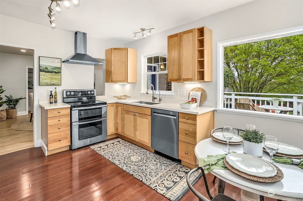 Photo of 5551 35th Avenue NE, Seattle, WA 98105 (MLS # 2063041)