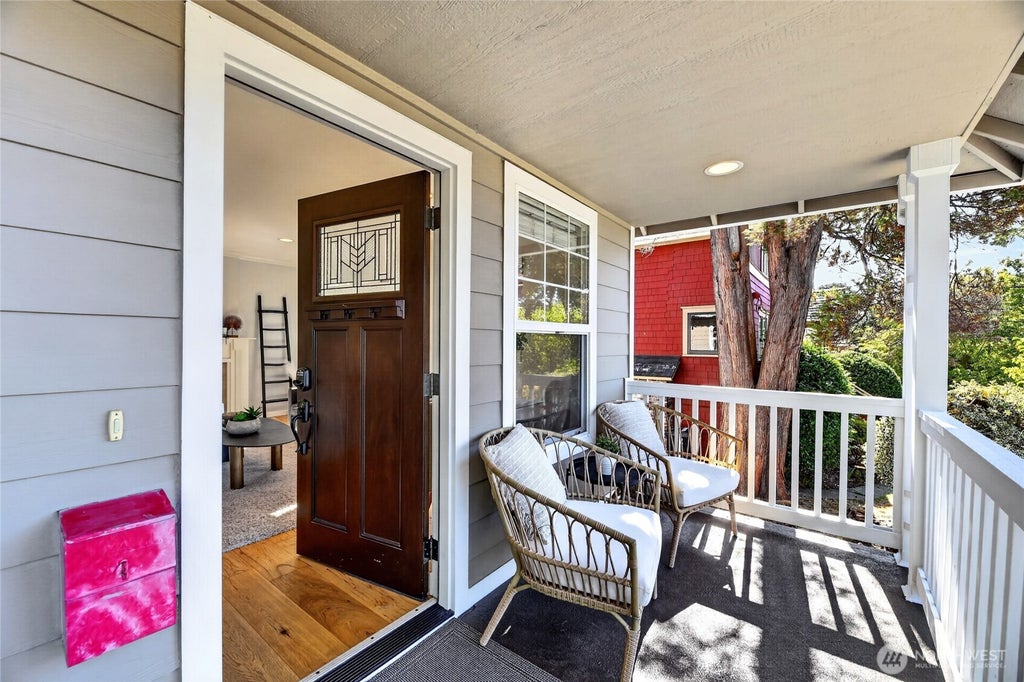 Photo of 7014 Brooklyn Avenue NE, Seattle, WA 98115 (MLS # 2588218)